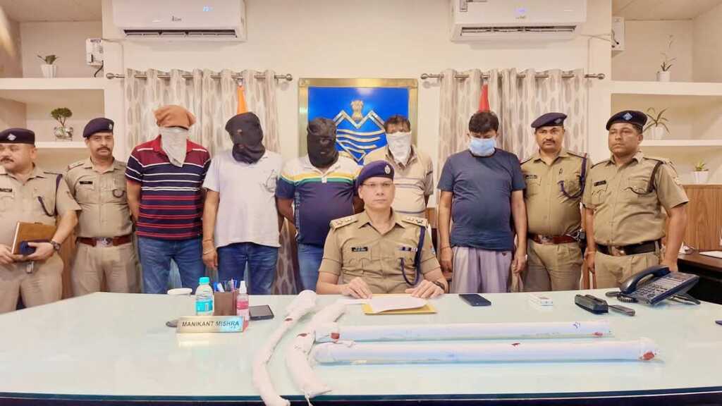 रुद्रपुर में हुए डबल मर्डर का हुआ खुलासा हत्याकांड में शामिल 06 आरोपियों को पुलिस ने किया गिरफ्तार