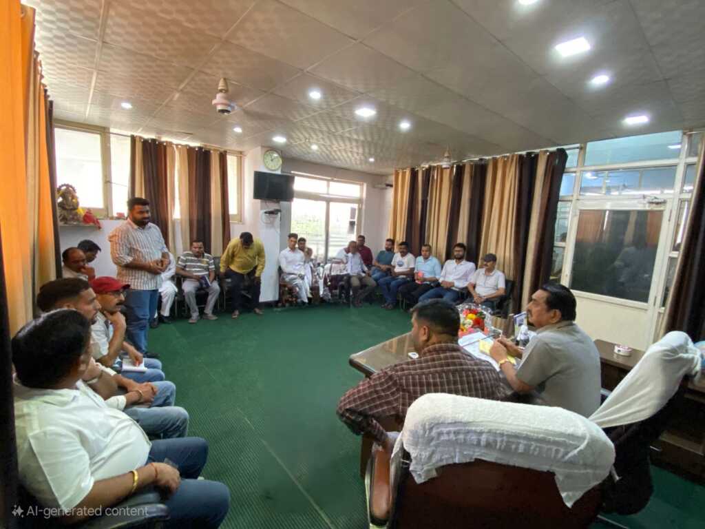 विधायक तिलक राज बेहड़ ने किच्छा नगर पालिका अधिकारियों के साथ मानसून से पूर्व तैयारियों को लेकर की समीक्षा बैठक*